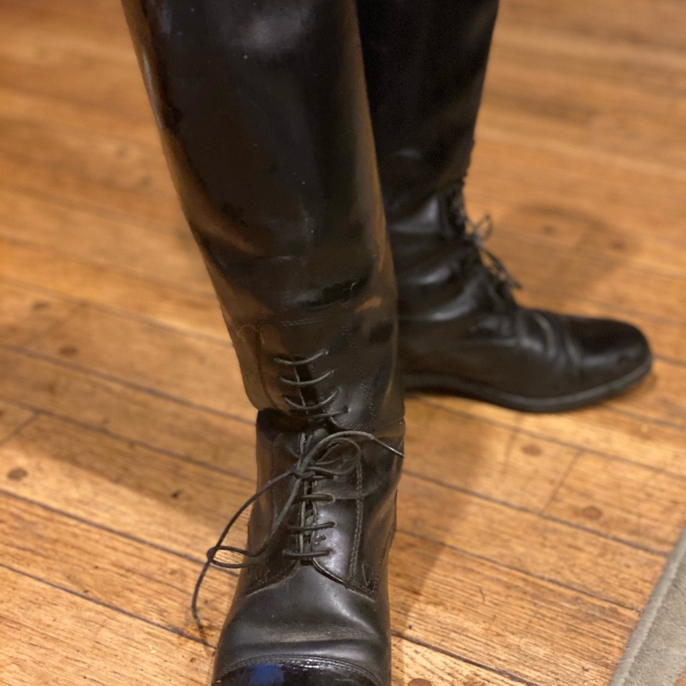 Arait womens size 7.5, wide calf tall boot.